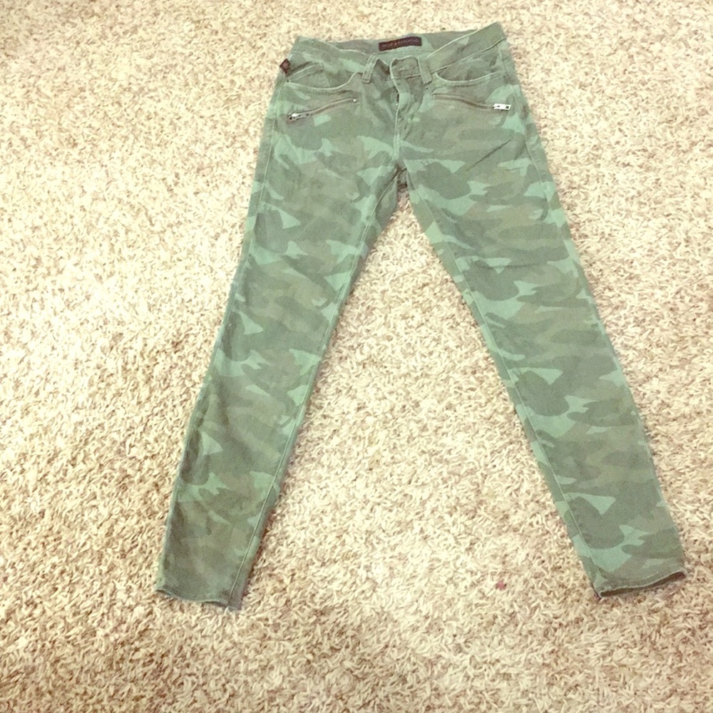 Rock & Republic Camo ankle pant size 6